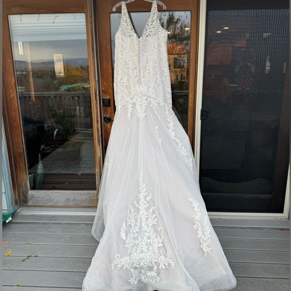 Oleg Cassini Cream Lace Wedding Dress- NWT, Unaltered - Picture 10 of 11